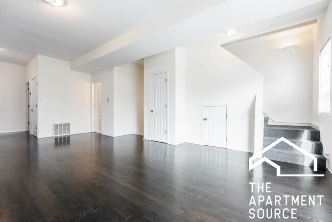 Building Photo - 2438 N Ashland Ave