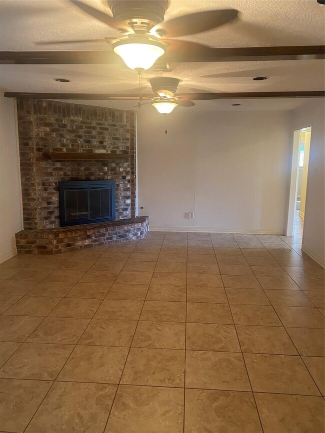 Building Photo - 3206 Vandyke Dr