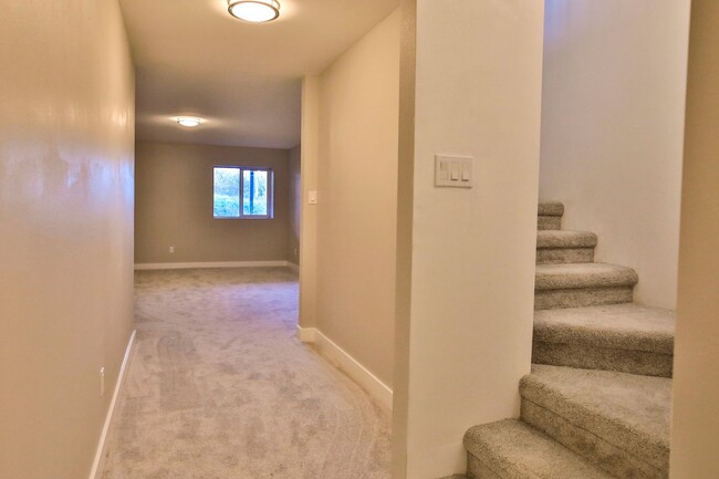 Building Photo - Beautifully, Remodeled Home In Freeland!