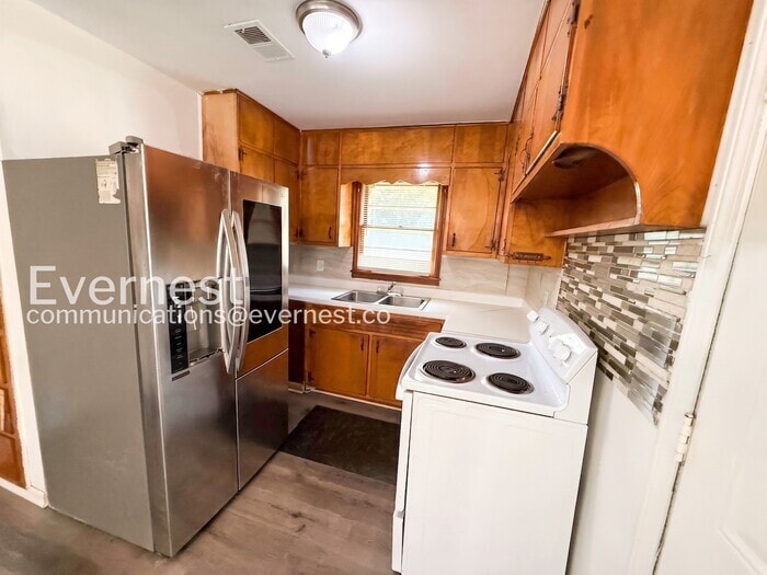 Building Photo - 730 82nd Pl S