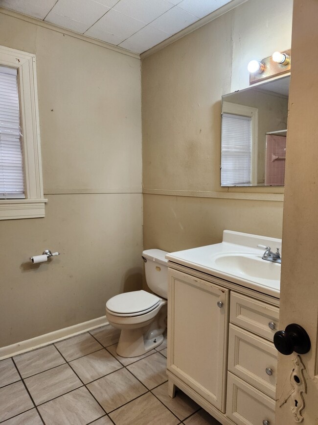 Building Photo - 239 West Dr