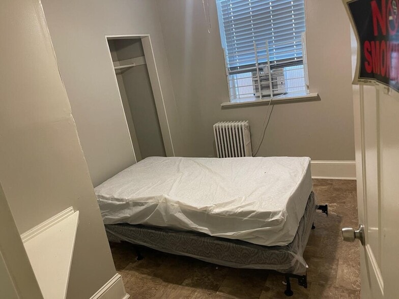 Building Photo - 5611 Addison St