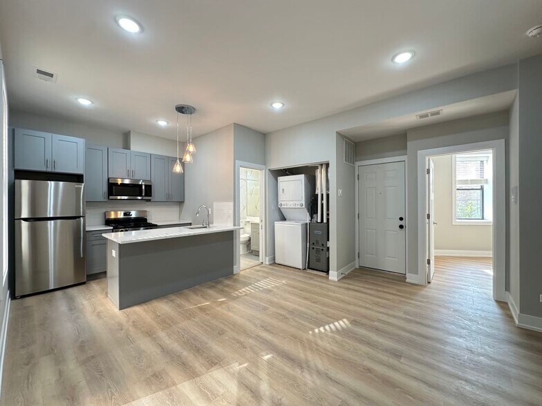Building Photo - 419 W Belden Ave