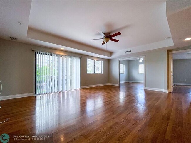 Building Photo - 4241 N Ocean Blvd