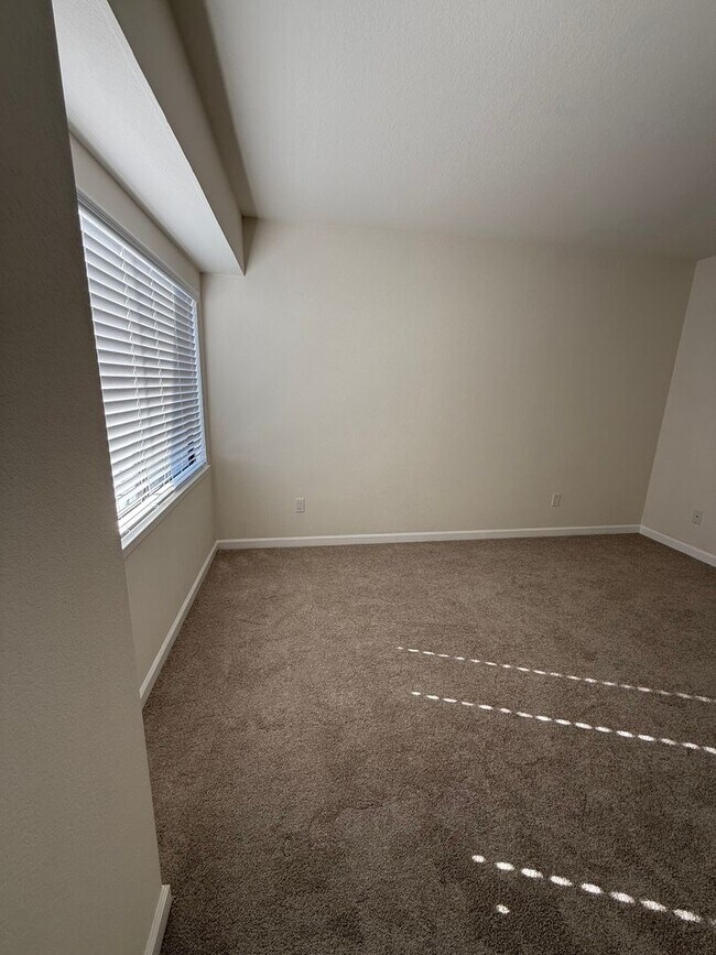 Building Photo - 422 Occidental Cir