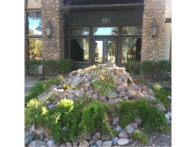 Building Photo - Convenient 1st Floor Condo in Gated Commun...