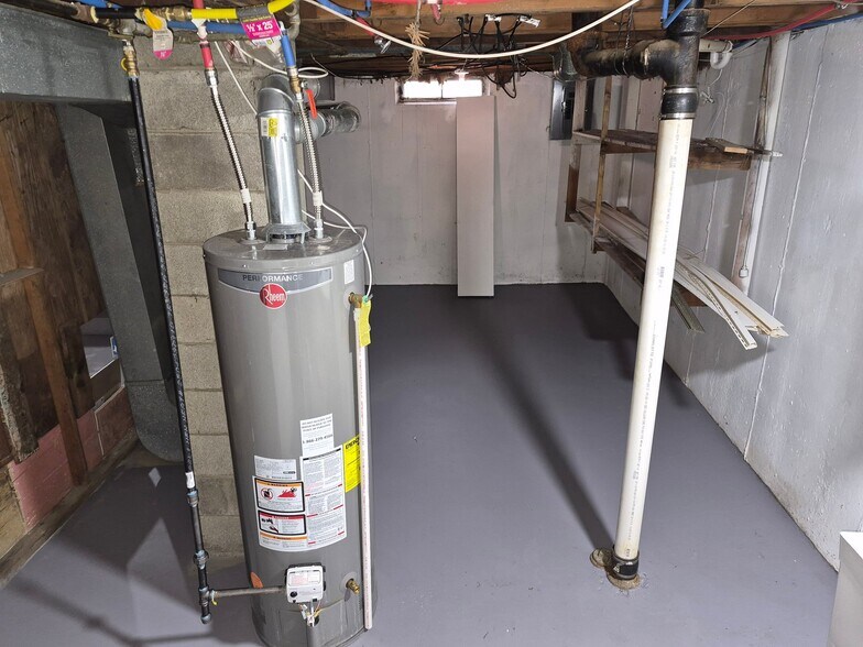 Building Photo - 18884 Bloom St