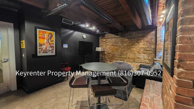 Building Photo - Cozy Downtown Studio | Heart of the City