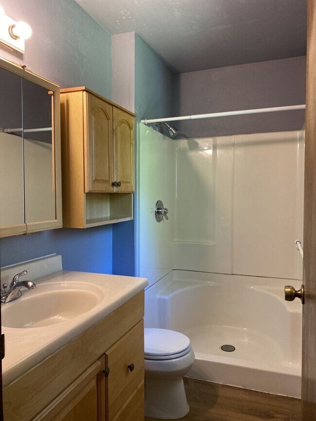 Building Photo - STUDENTS WELCOME! 4 Bed 3 Bath Home in West Ft Collins w/ Garage and Fenced Yard - Lawn Care Incl...