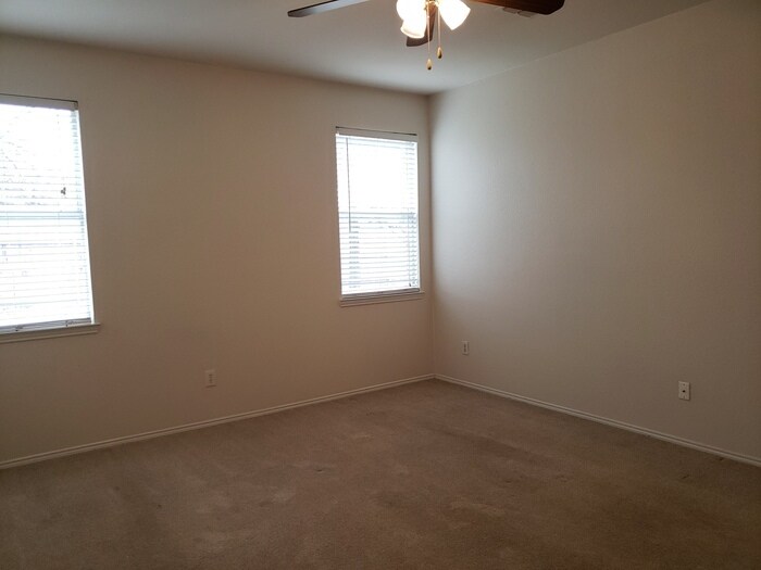 Building Photo - 8209 Swan Park Dr