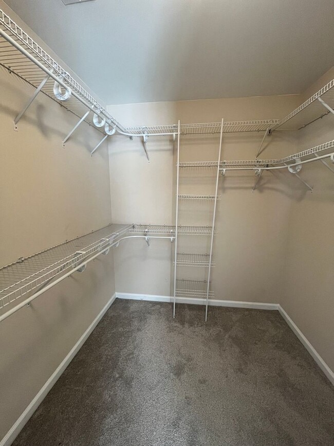 Building Photo - 4 Bedroom home in Arbor Walk