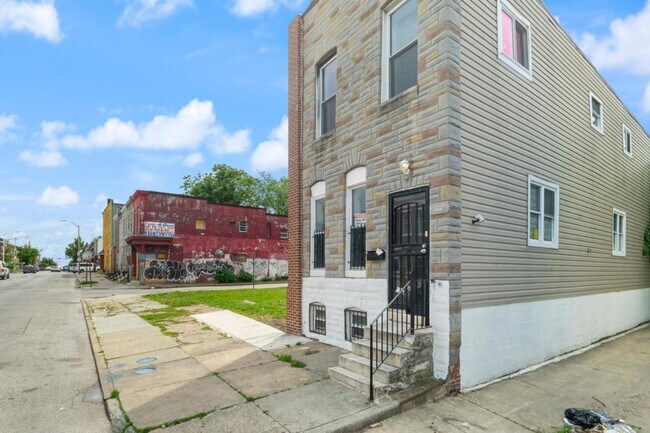 Building Photo - 2018 N Monroe St