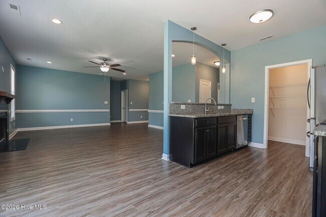 Building Photo - 223 Holly Grove Ct E