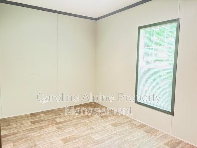Building Photo - 315 Starling Ln