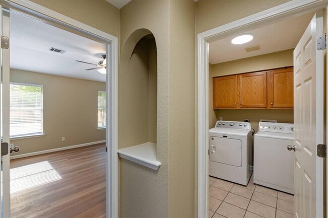 Building Photo - 14609 Ballycastle Trail