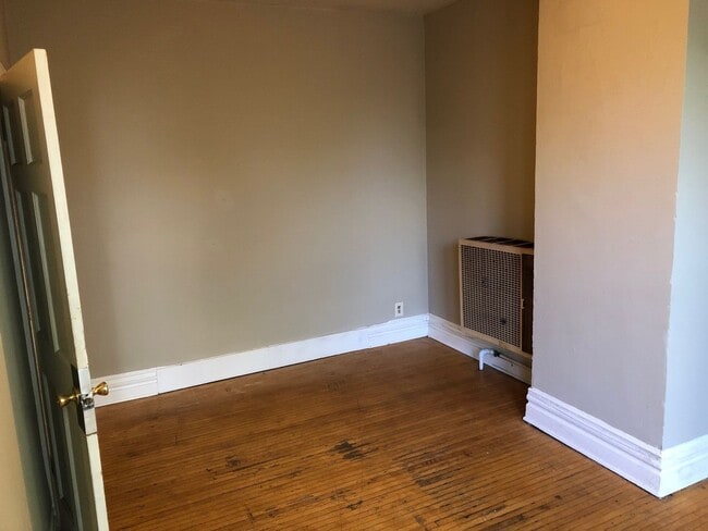 Building Photo - 365-367 Smith Ave N