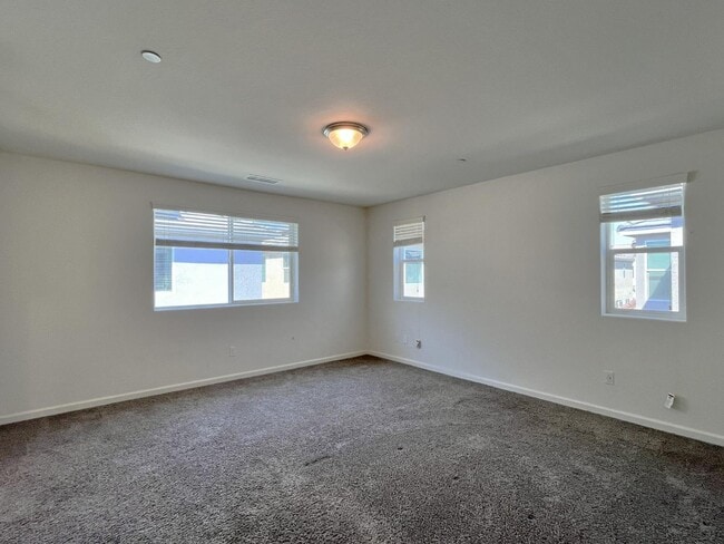 Building Photo - 537 Farmhouse Ln