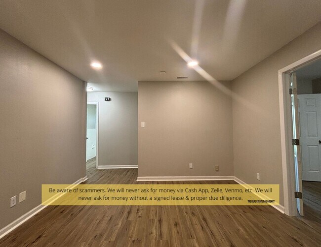 Building Photo - 1118 Soria St