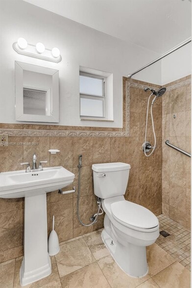 Building Photo - 310 SW 76th Ct