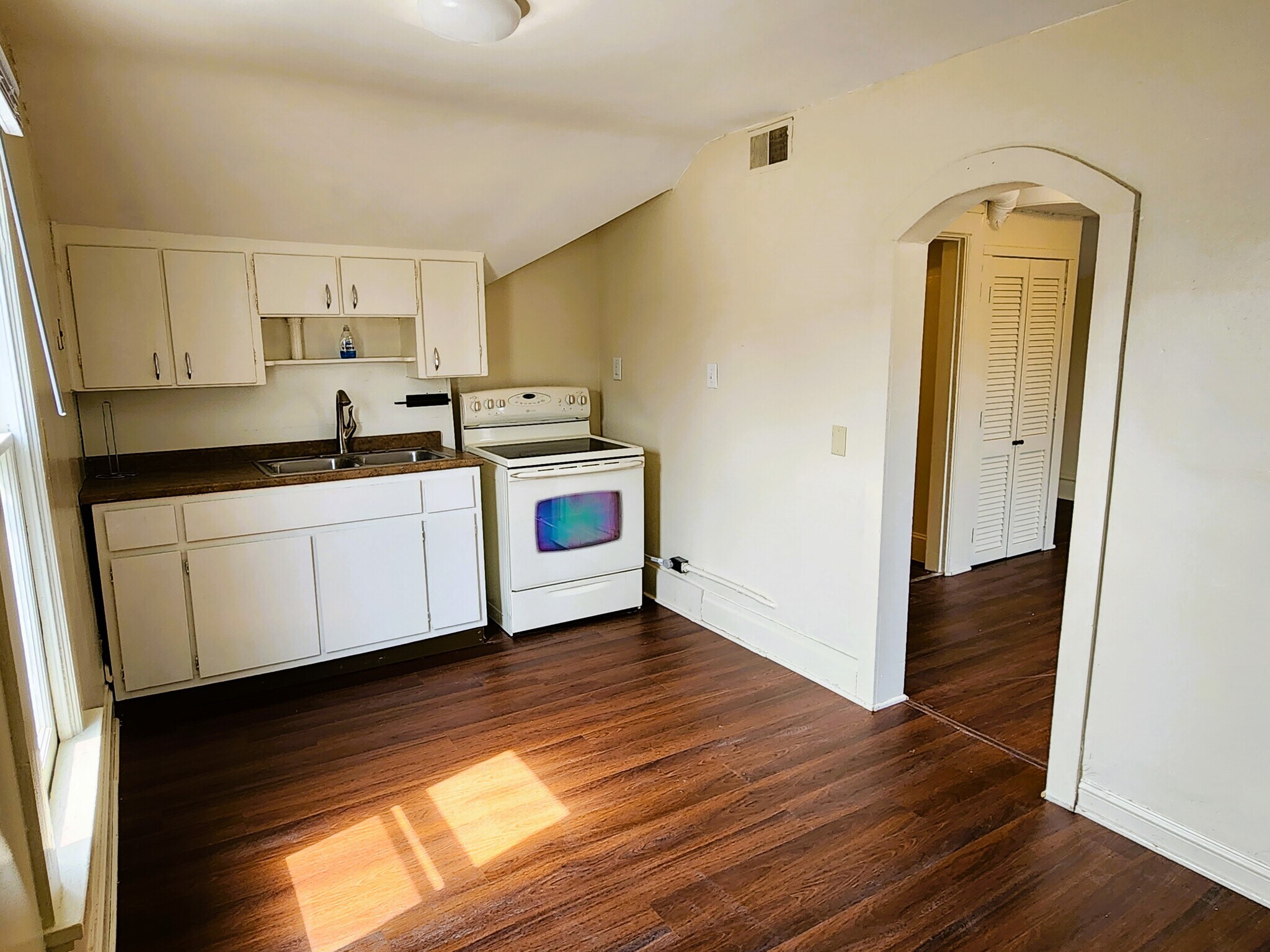 Kitchen - 419 Olmstead St