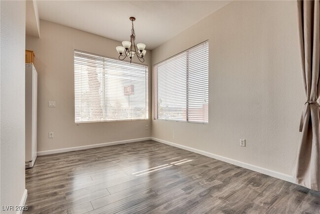Building Photo - 35 E Agate Ave