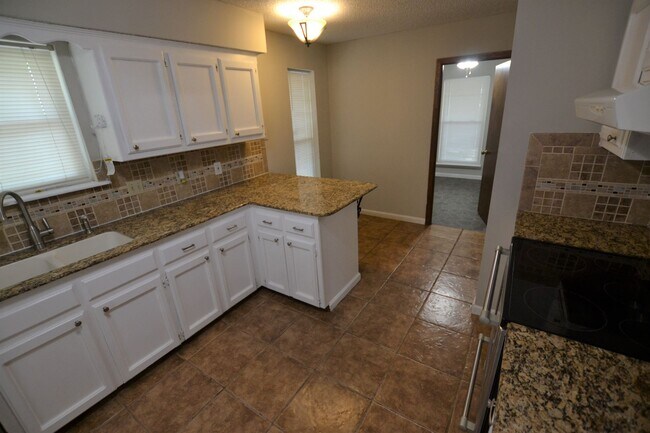 Building Photo - Zachary School District! 3 bedroom, 2 bath home in coveted Marita Terrace Subdivision