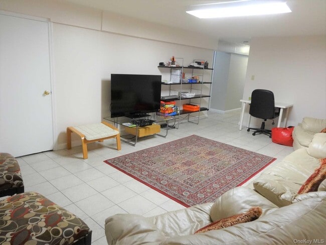 Building Photo - 23 Pasture Ln