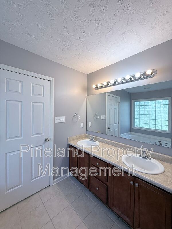 Building Photo - 641 Corsegan Rd
