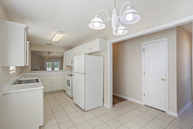 Building Photo - 313 Southbank Dr