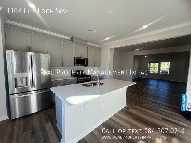 Building Photo - Spacious 4 bedroom 4 Bath Modern Townhome ...