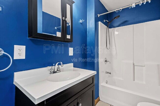 Building Photo - 2115 Perrine St