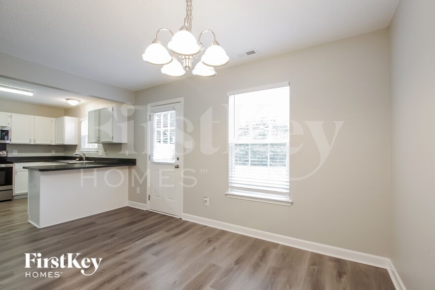 Building Photo - 2819 Rosemeade Dr