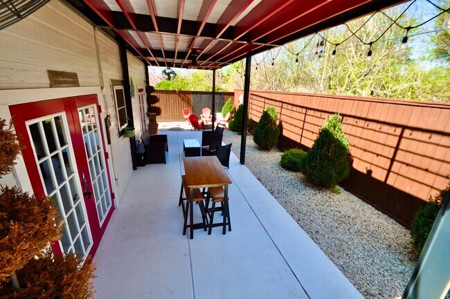 Building Photo - 3330 Beran Dr