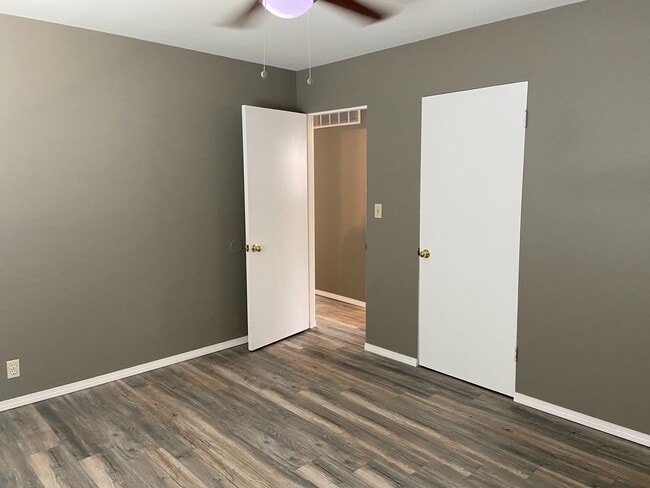 Building Photo - Great SE Portland Bungalow Close to Lynchview Park!