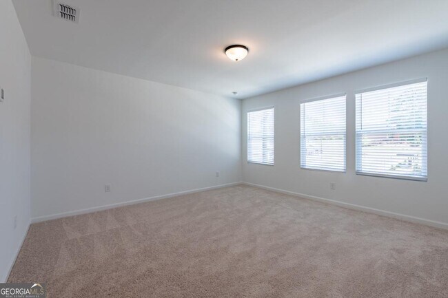 Building Photo - 5542 Highland St