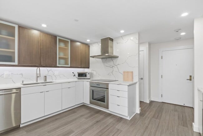 Building Photo - 199 Coolidge Ave