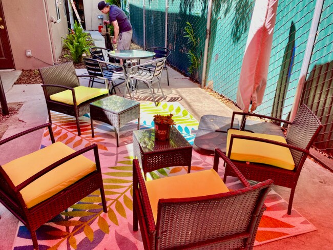 Building Photo - 718 N Floral St