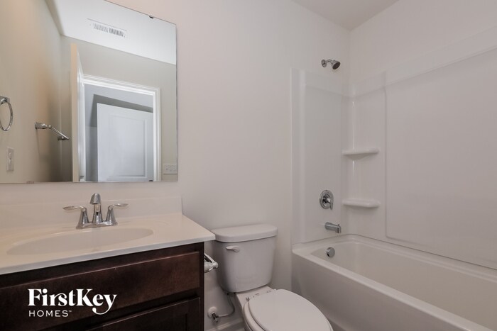Building Photo - 3006 Creeks Landing Dr