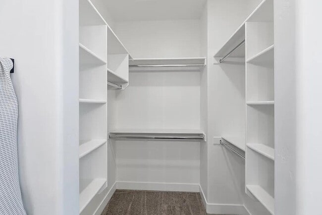 Building Photo - 1061 W Albertine Ln