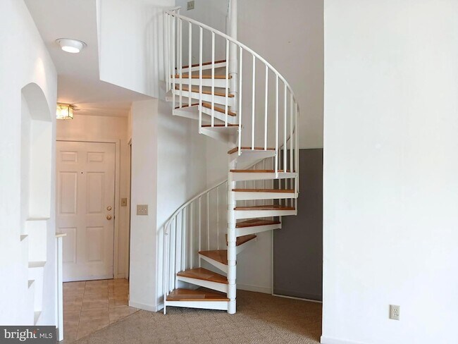 Building Photo - 247 Fountain St