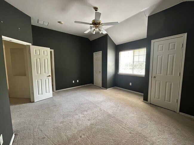 Building Photo - Spacious Home in BISD
