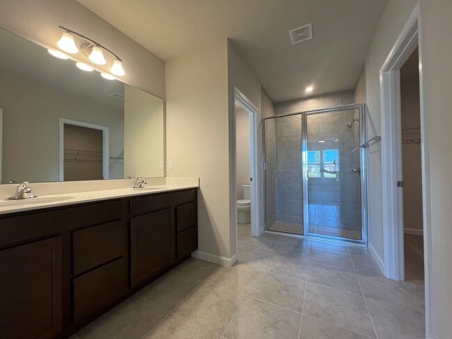 Building Photo - Beautiful  3 bedroom 2 bathroom House Comi...