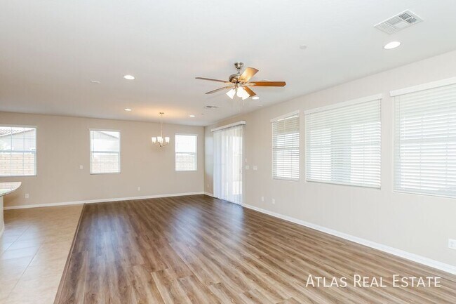 Building Photo - 577 Comodo St