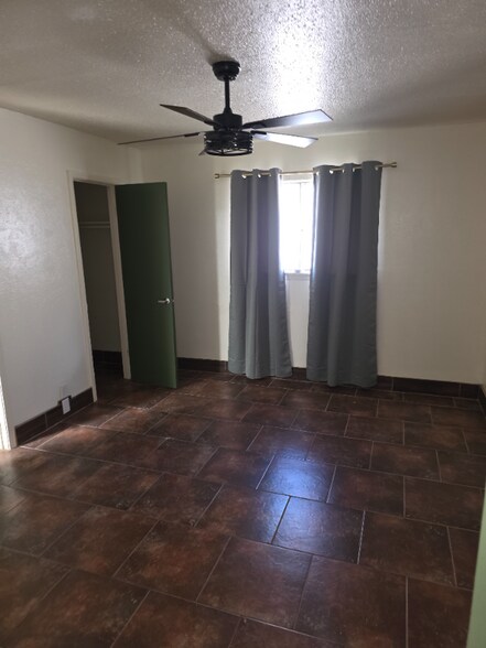 Building Photo - 115 W Koenig Ln