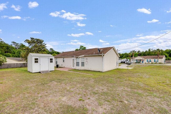 Building Photo - 15 Flora Cove