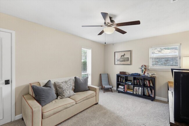 Building Photo - 217 E Louella Dr