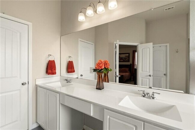 Building Photo - 601 Flag Ln