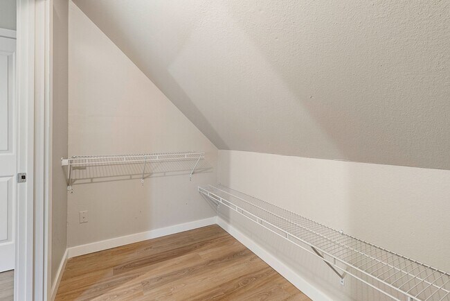 Building Photo - Charming 3BR Home in Heart of Tacoma - Mod...