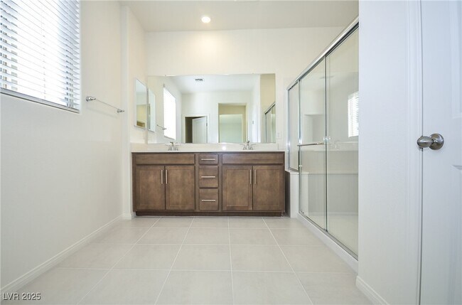 Building Photo - 552 Parkwind Ln