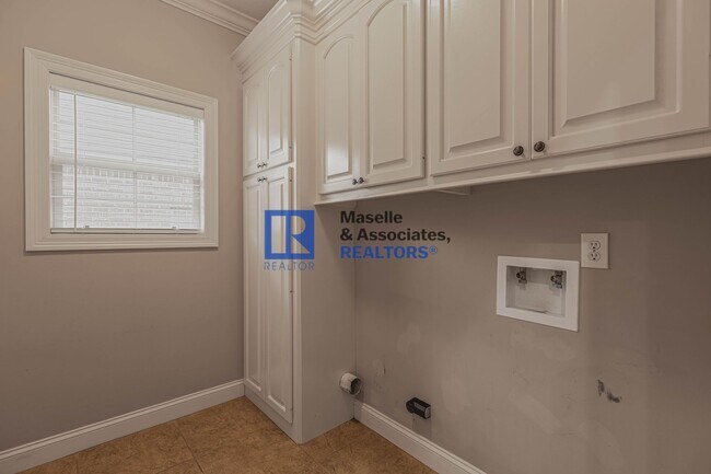 Building Photo - 403 Evian Way